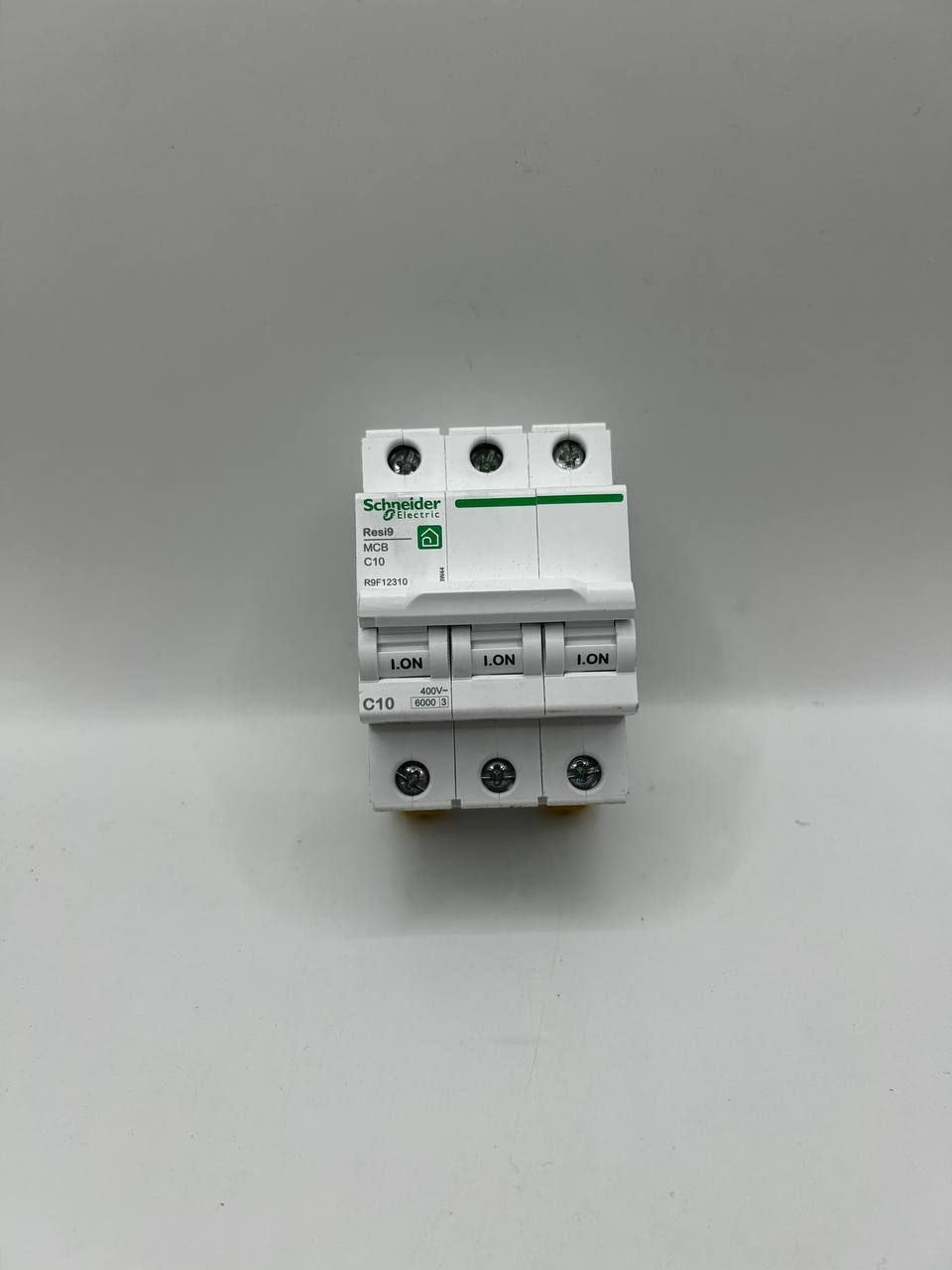 Автоматичний вимикач Schneider Electric