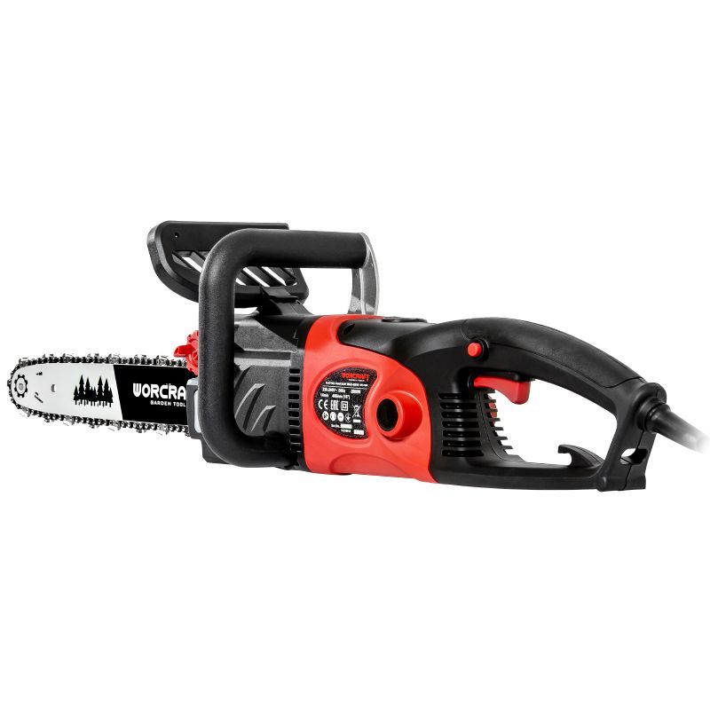 Електрична пила Worcraft WCE-2816 в роботі