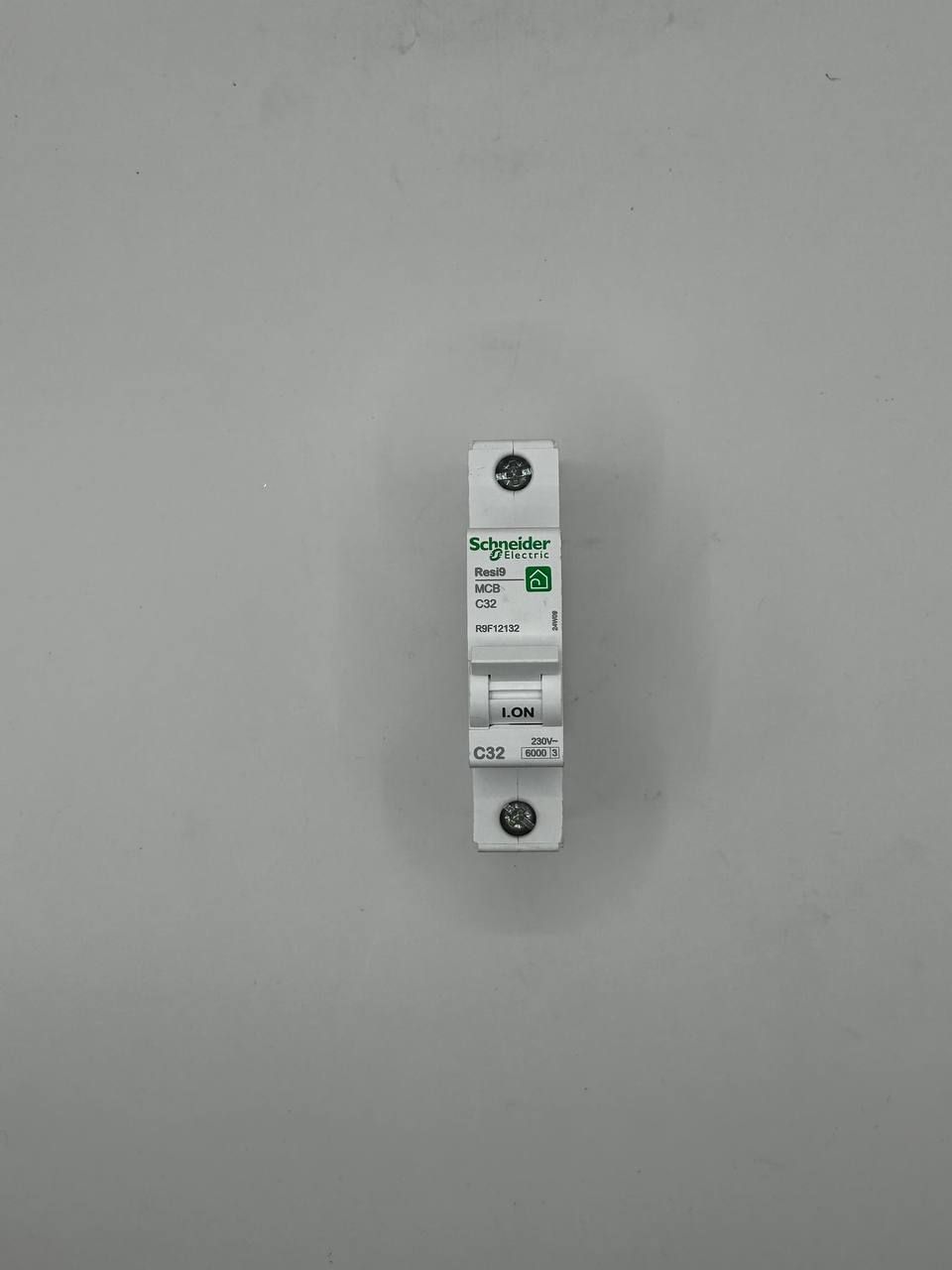 Автоматичний вимикач Schneider Resi9 1-п 32A